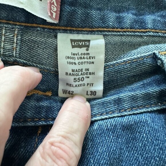 Levi's 550 Relaxed Fit Jeans (EUC) - Picture 7 of 9